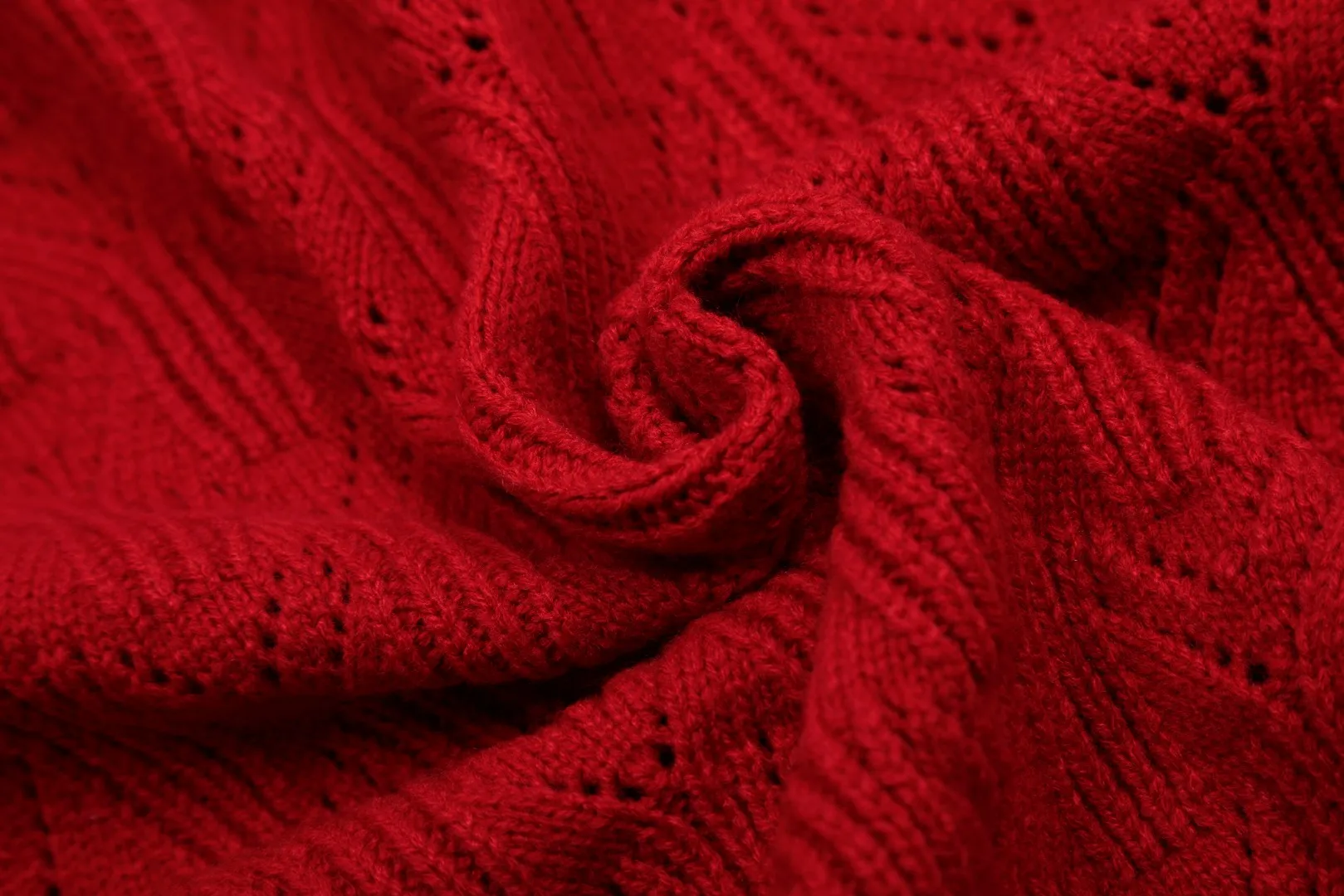 VIVI141#Top quality" vivienne west wood new lotus leaf lapel design cardigan for the Year of the Snake Queen Mother Vivienne Saturn's new classic LOGO knitted twist sweater wool cardigan 2024 autumn latest style can be worn all year round Super compatibility Thin four-season style Use it as a jacket when it is hot and wear it as an inner layer when it is cold 🧩100% restoration of heavy-duty weaving 🧩Wool blended version 🧩Original purchase Genuine mold opening 🧩Original purchase records and comparison pictures can be provided. Place your order with confidence 🧩Customized laser buttons. Clean and clear art and science. Fully restored. Full quality. Not a copywriter. Real product. Real product far exceeds budget. Size: 1 yard (80-110 pounds) 2 yards (110-140 pounds) Color: red black
